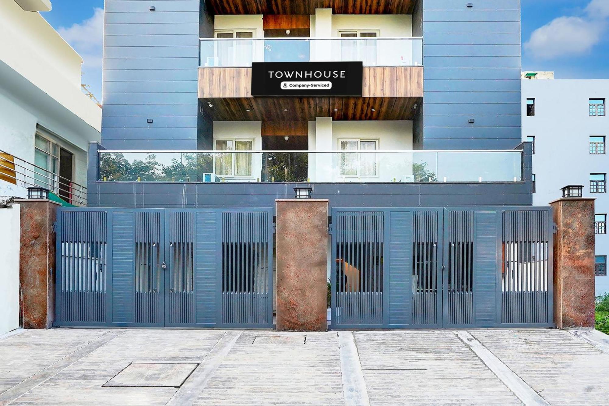 Super Townhouse Sector 104 Noida Hotel Eksteriør billede