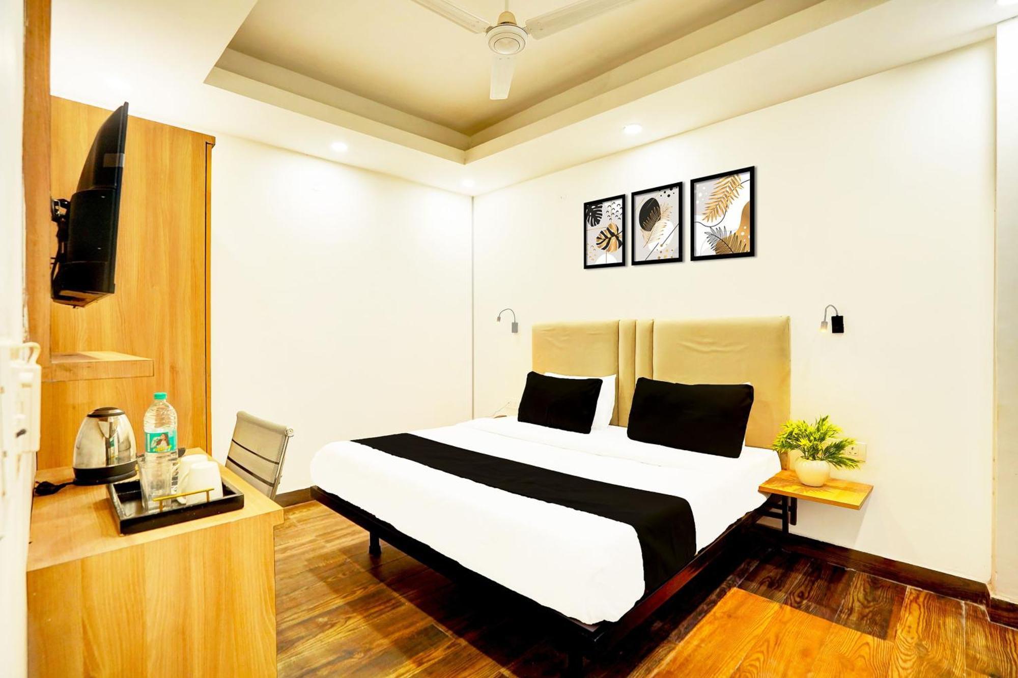 Super Townhouse Sector 104 Noida Hotel Eksteriør billede