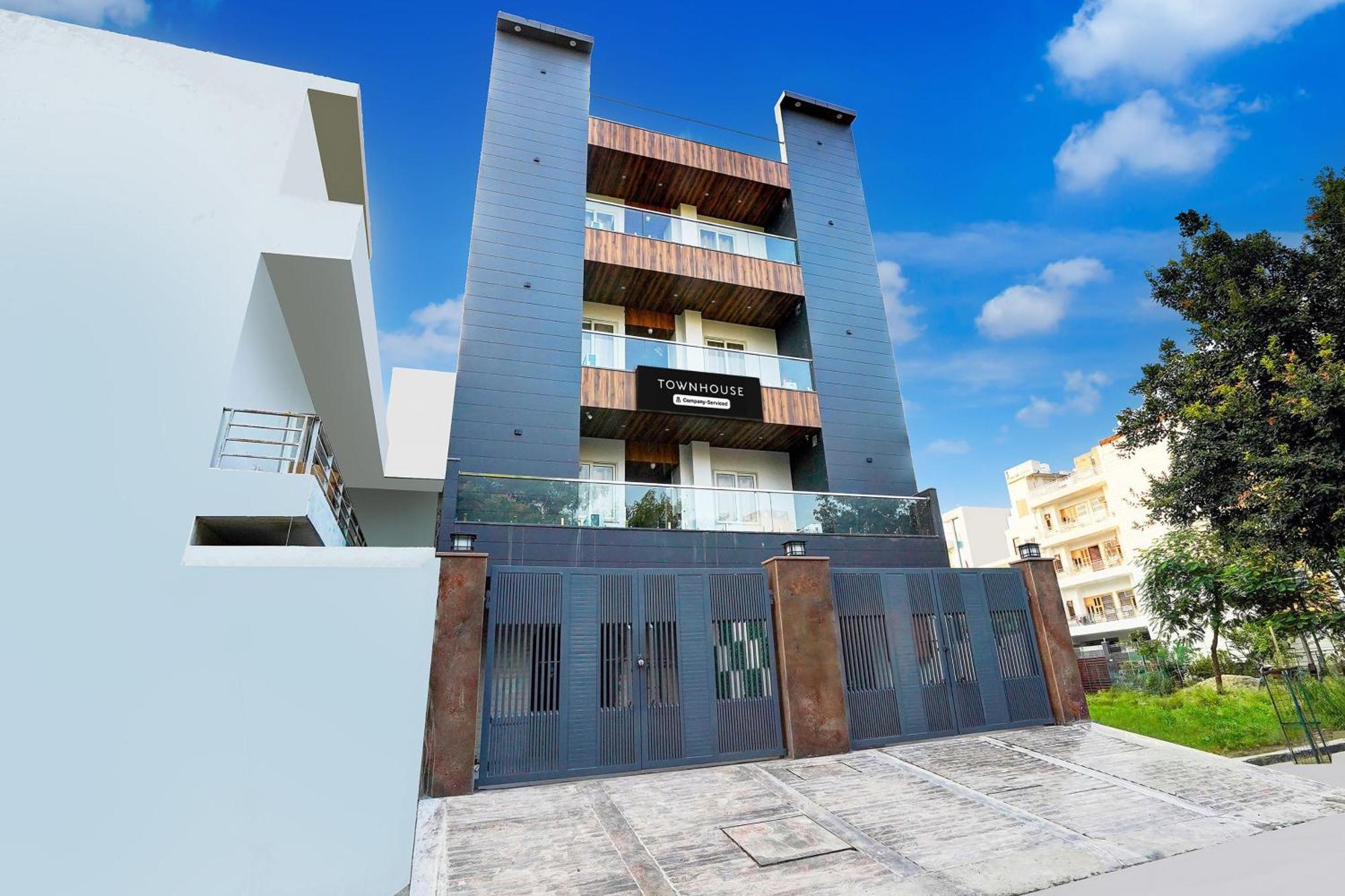 Super Townhouse Sector 104 Noida Hotel Eksteriør billede