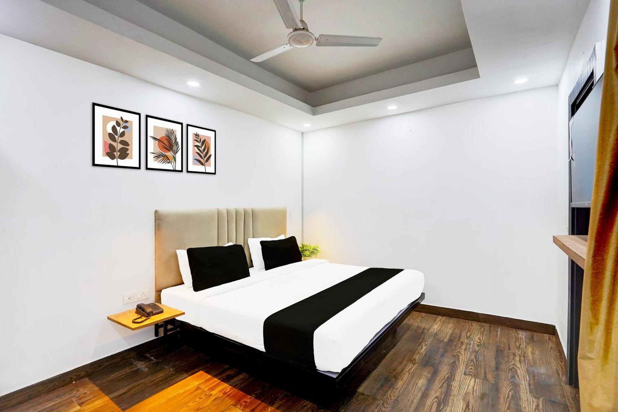 Super Townhouse Sector 104 Noida Hotel Eksteriør billede