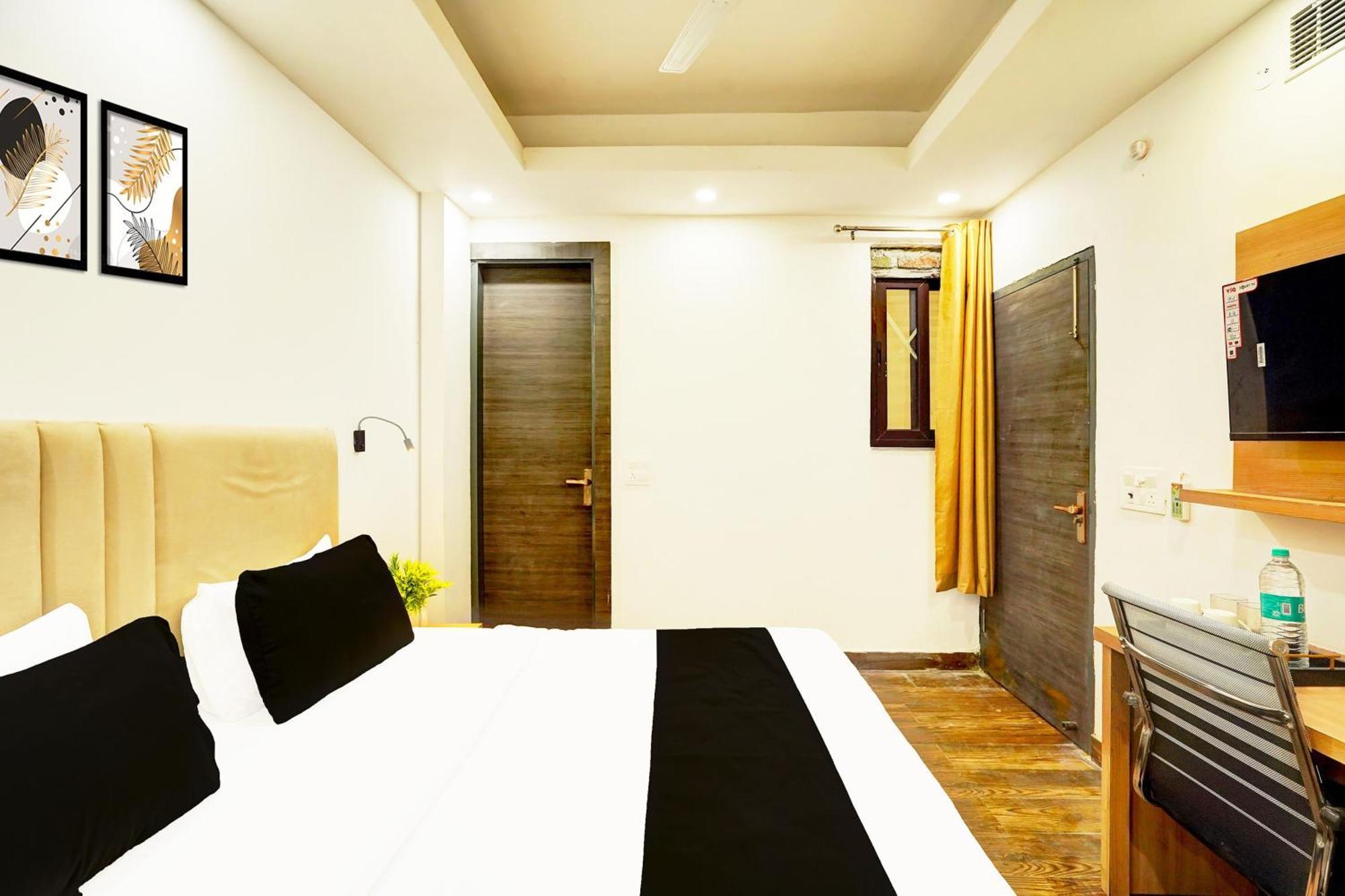 Super Townhouse Sector 104 Noida Hotel Eksteriør billede