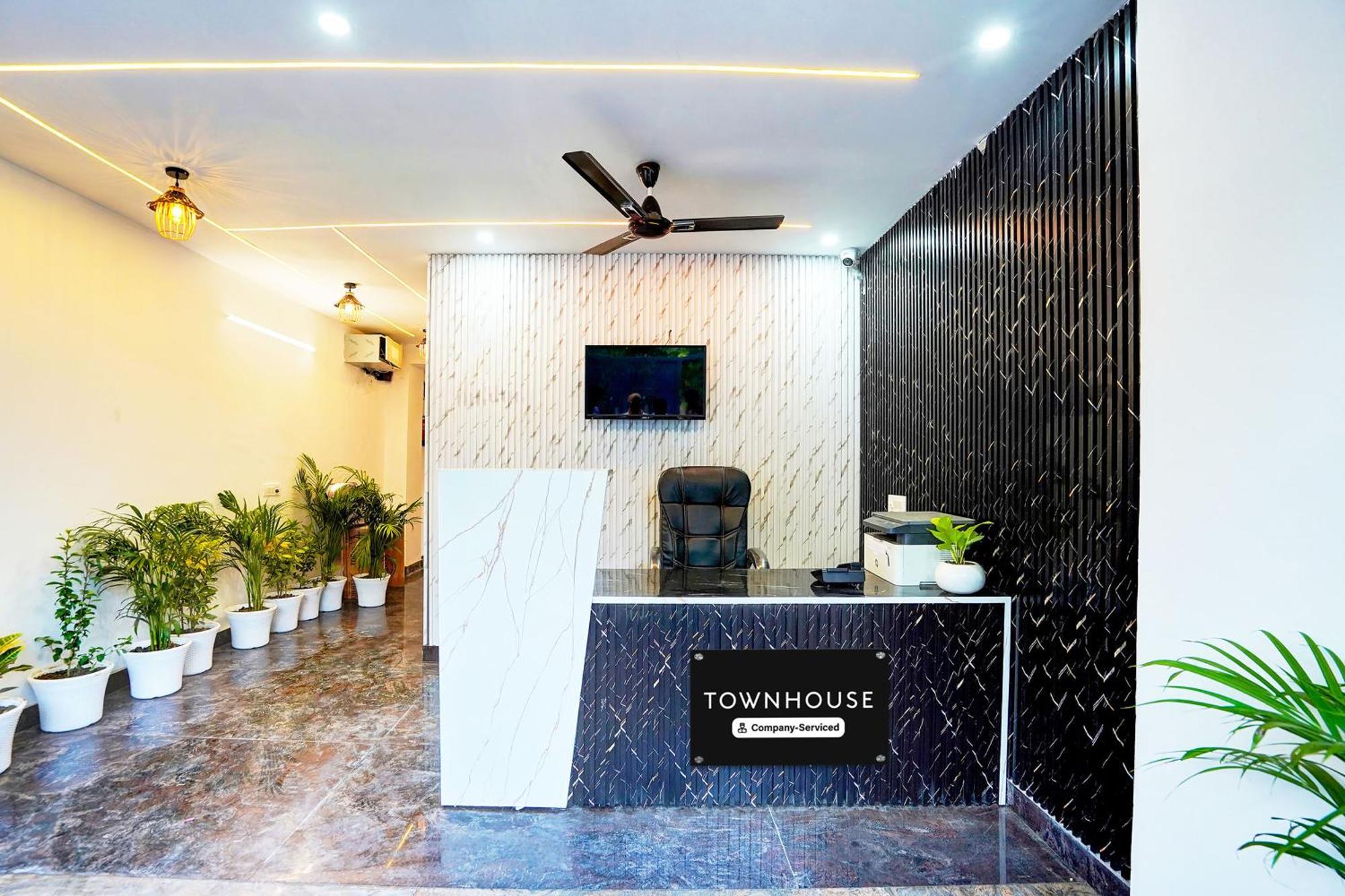 Super Townhouse Sector 104 Noida Hotel Eksteriør billede