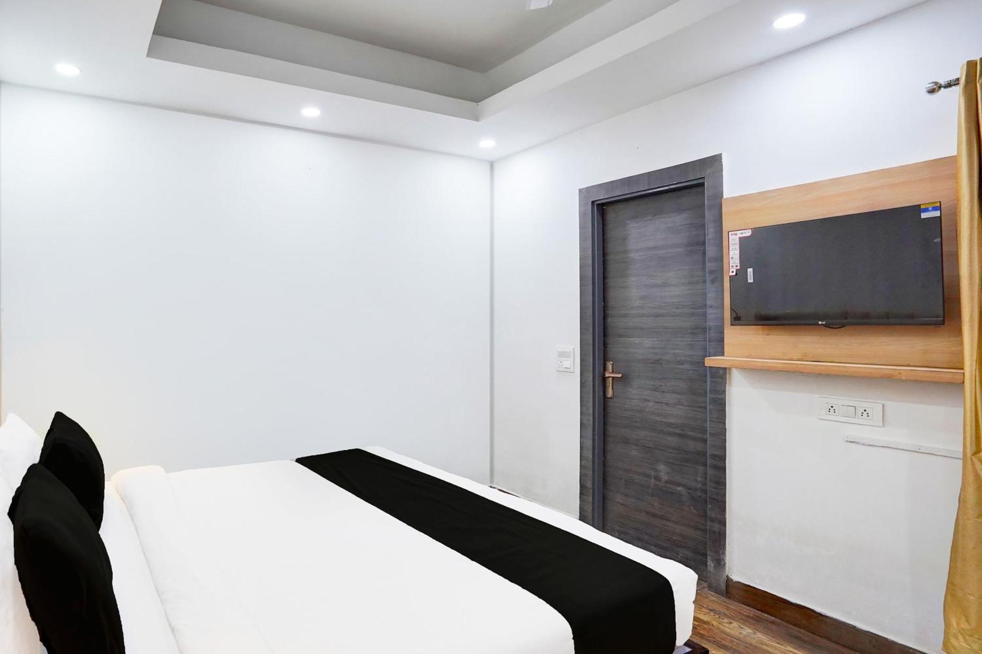 Super Townhouse Sector 104 Noida Hotel Eksteriør billede