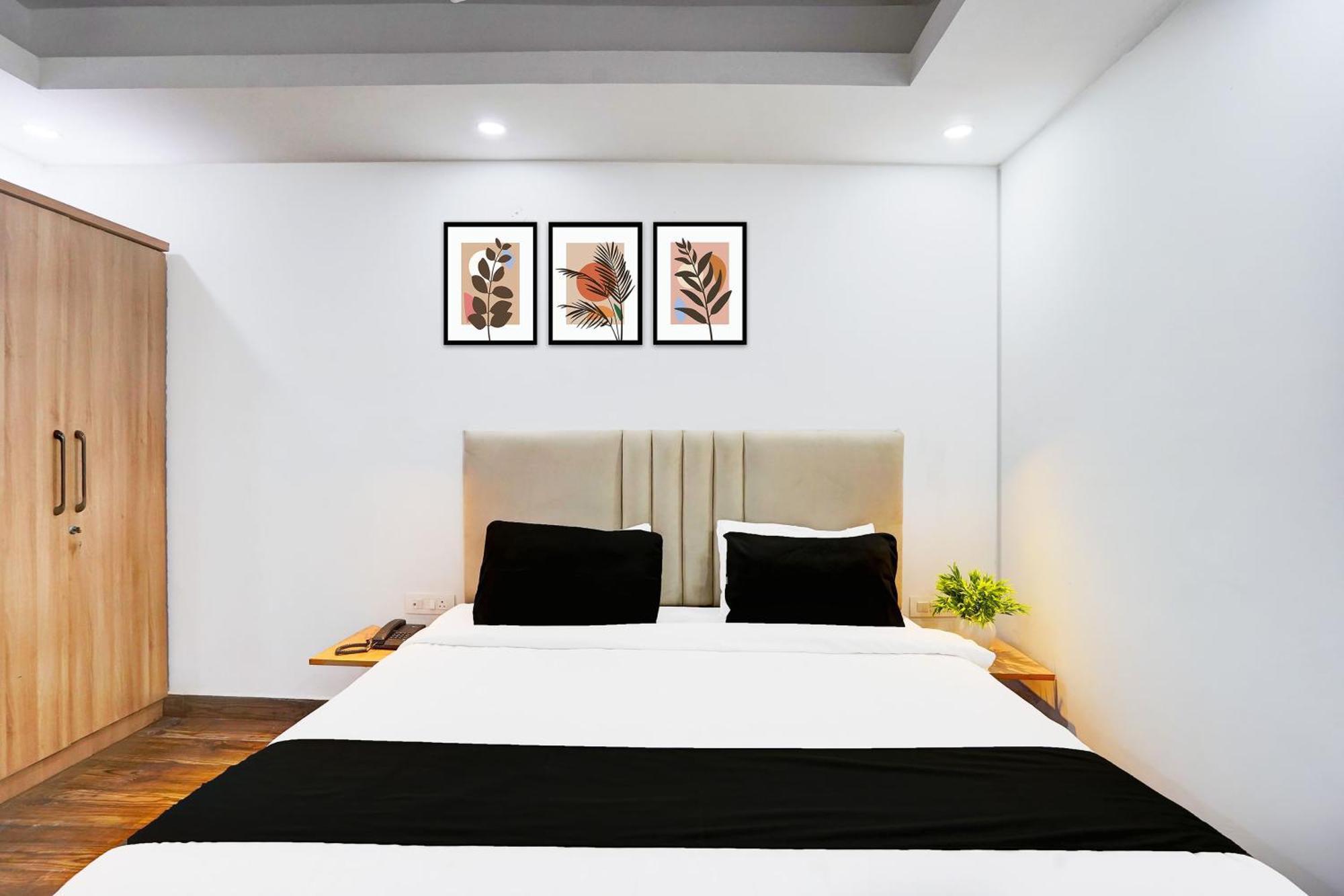 Super Townhouse Sector 104 Noida Hotel Eksteriør billede