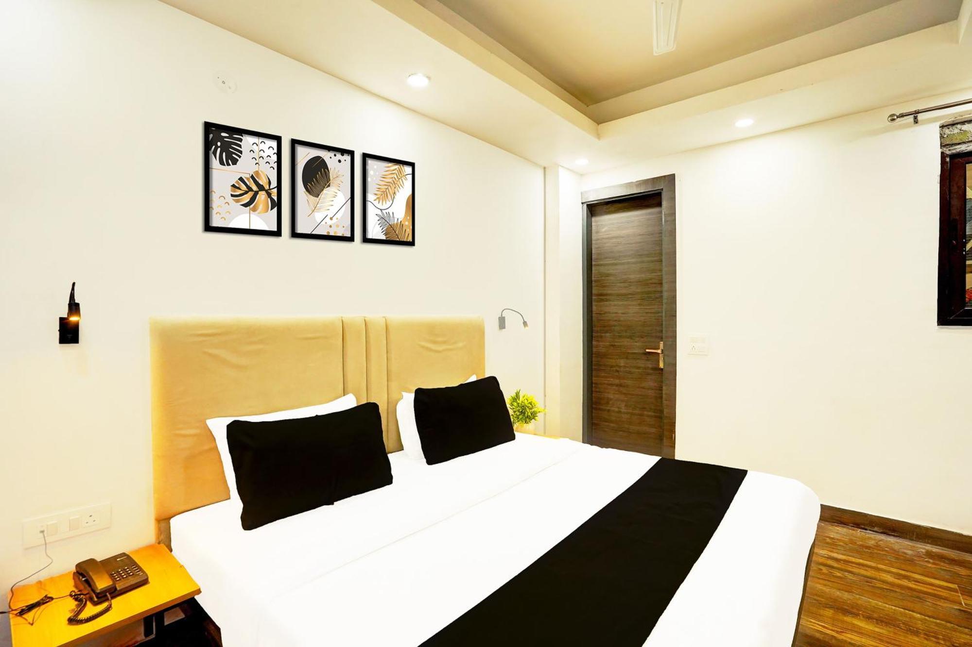 Super Townhouse Sector 104 Noida Hotel Eksteriør billede